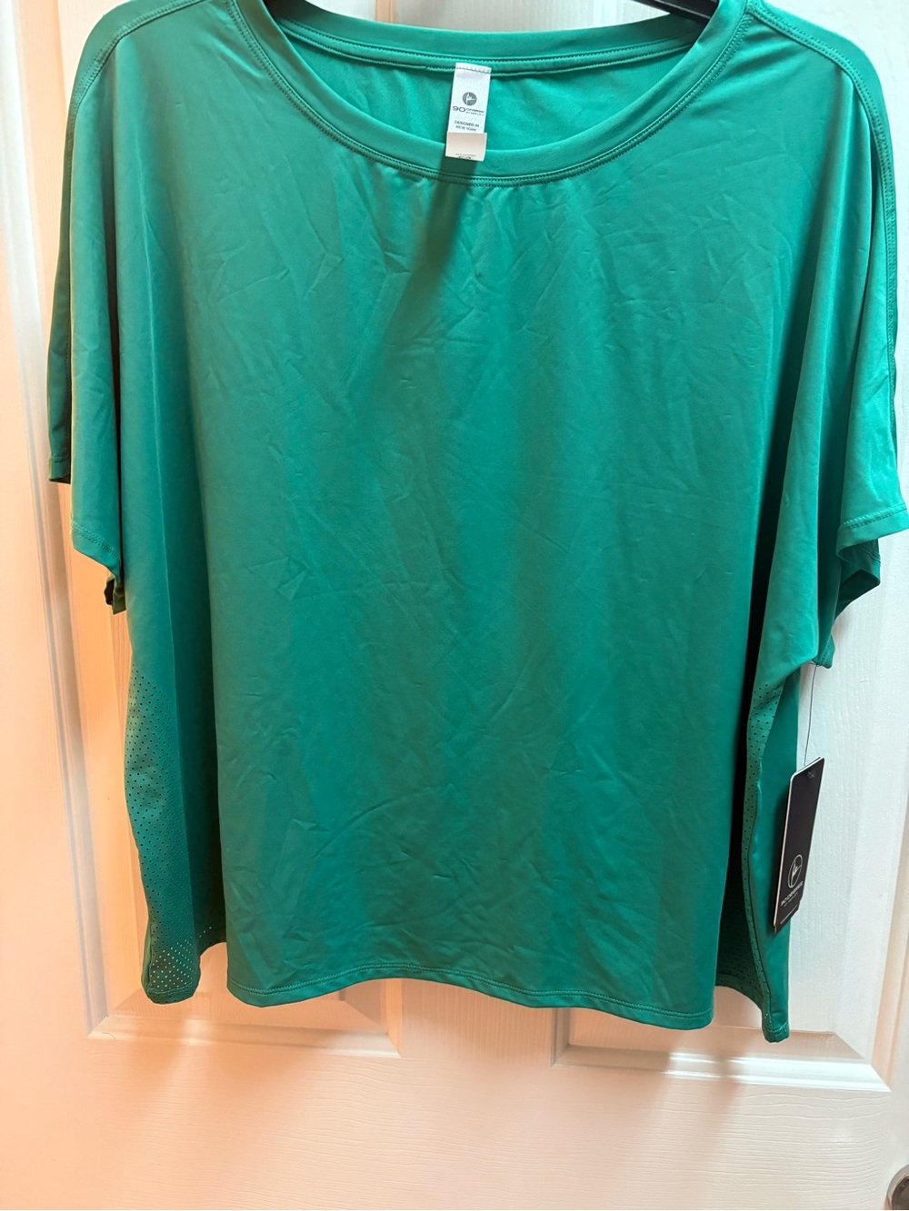 Relaxed women’s workout jersey in green